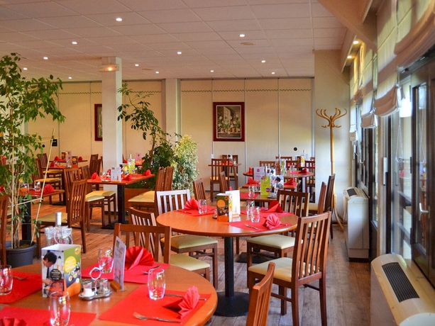 Imagen del bar/restaurante del Hotel Ibis Egletons. Foto 5