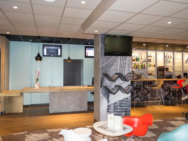 Imagen del bar/restaurante del Hotel Ibis Egletons. Foto 6