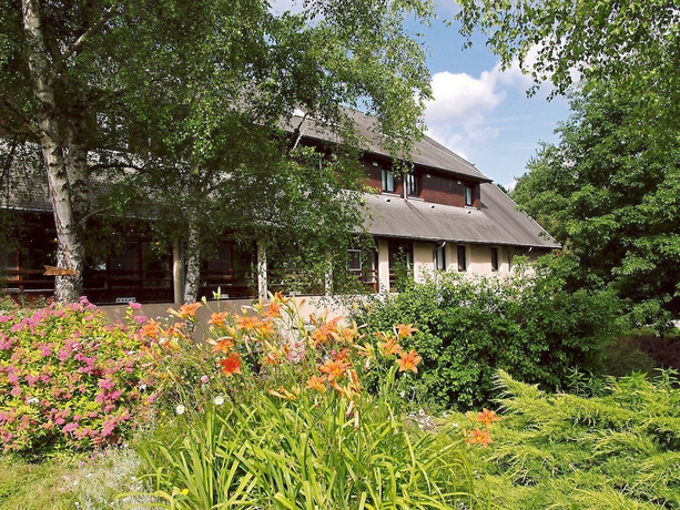 Imagen de los exteriores del Hotel Ibis Egletons. Foto 10