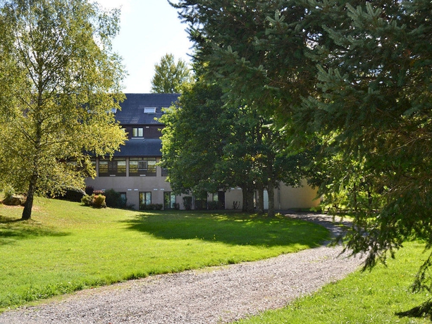 Imagen de los exteriores del Hotel Ibis Egletons. Foto 12