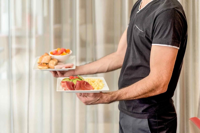 Imagen del bar/restaurante del Hotel Ibis Esch Belval. Foto 5