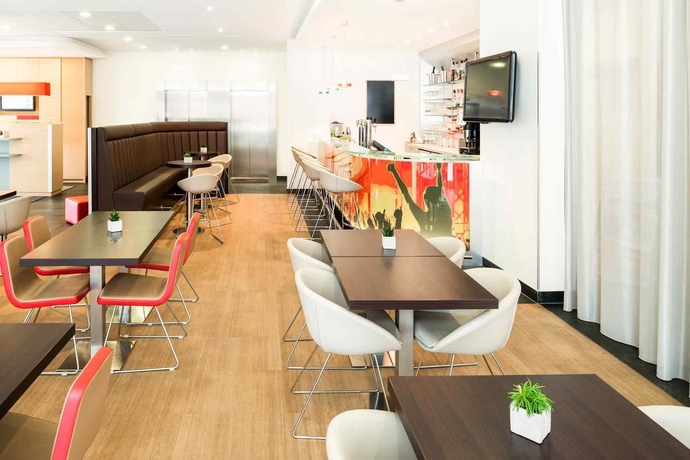 Imagen del bar/restaurante del Hotel Ibis Esch Belval. Foto 6