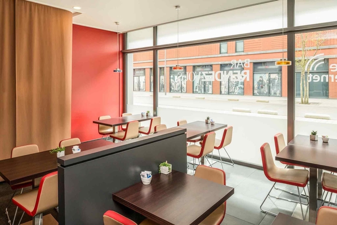 Imagen del bar/restaurante del Hotel Ibis Esch Belval. Foto 7