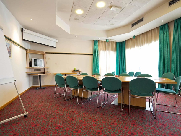 Imagen de los interiores del Hotel Ibis Florence North Airport. Foto 13