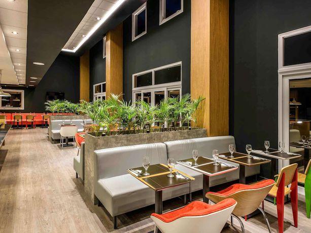 Imagen del bar/restaurante del Hotel Ibis Fortaleza Centro De Eventos. Foto 3