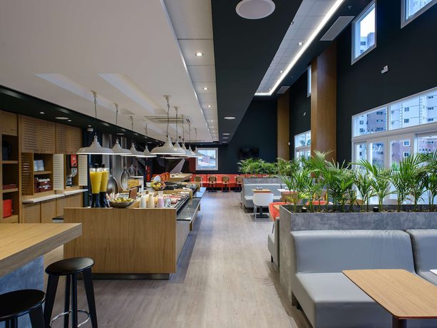 Imagen del bar/restaurante del Hotel Ibis Fortaleza Centro De Eventos. Foto 7