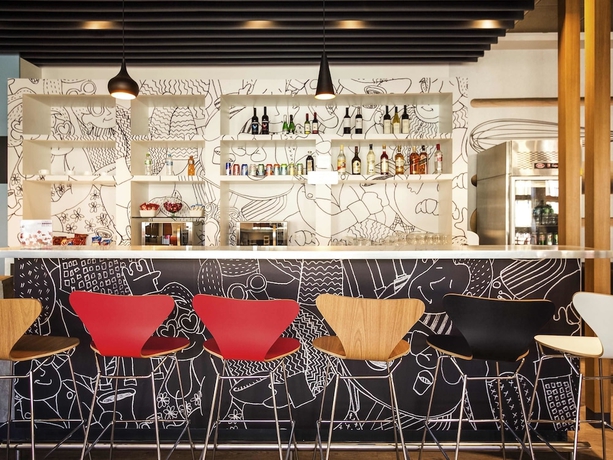 Imagen del bar/restaurante del Hotel Ibis Foz Do Igua&ccedil;u. Foto 6