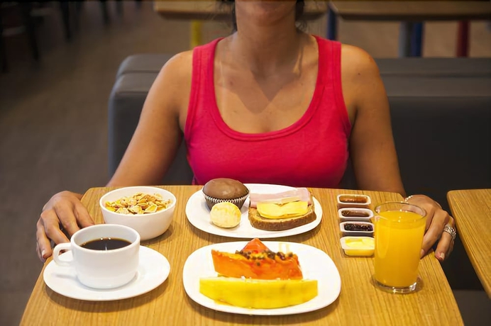 Imagen del bar/restaurante del Hotel Ibis Foz Do Igua&ccedil;u. Foto 8