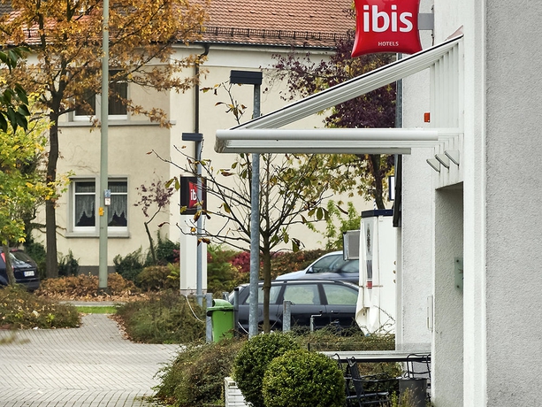 Imagen de los exteriores del Hotel Ibis Frankfurt Airport. Foto 14