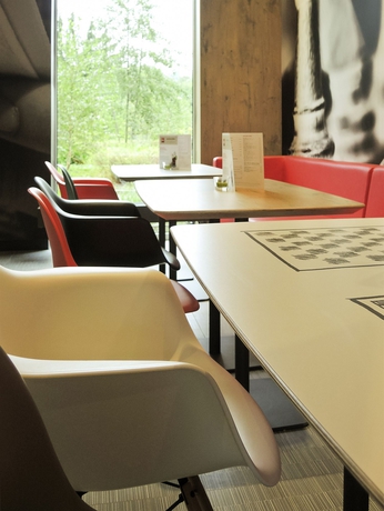 Imagen del bar/restaurante del Hotel Ibis Frankfurt Airport. Foto 6