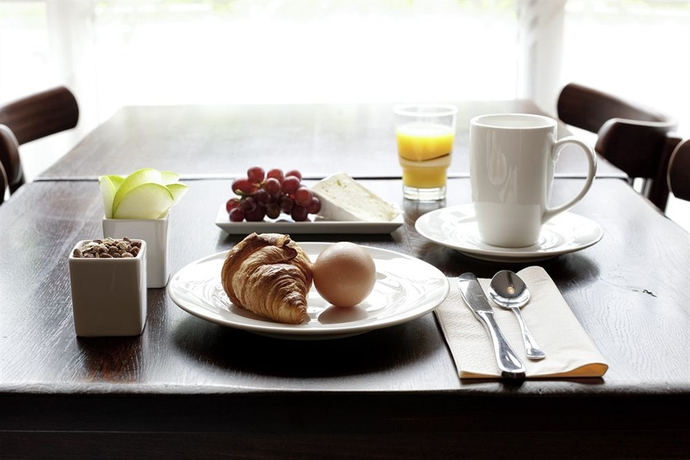 Imagen del bar/restaurante del Hotel Ibis Frankfurt Airport. Foto 7