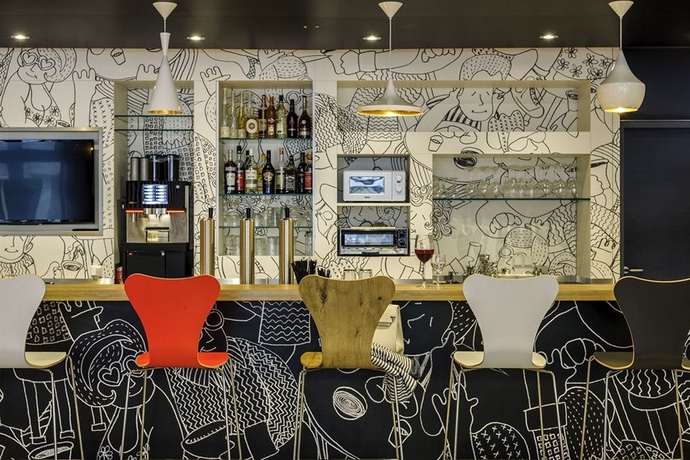 Imagen del bar/restaurante del Hotel Ibis Frankfurt Airport. Foto 9