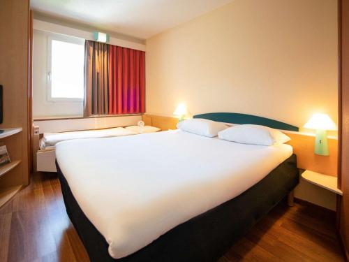 Imagen de la habitación del Hotel Ibis Fribourg. Foto 7