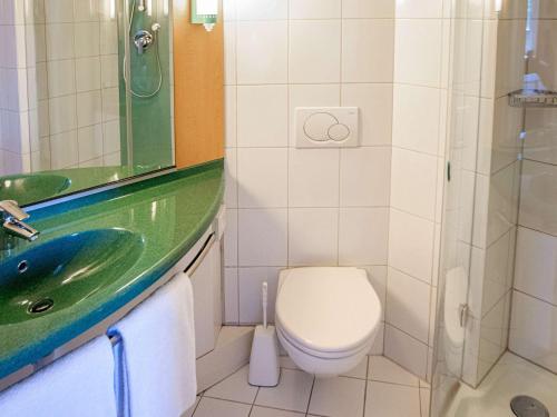 Imagen de la habitación del Hotel Ibis Fribourg. Foto 8