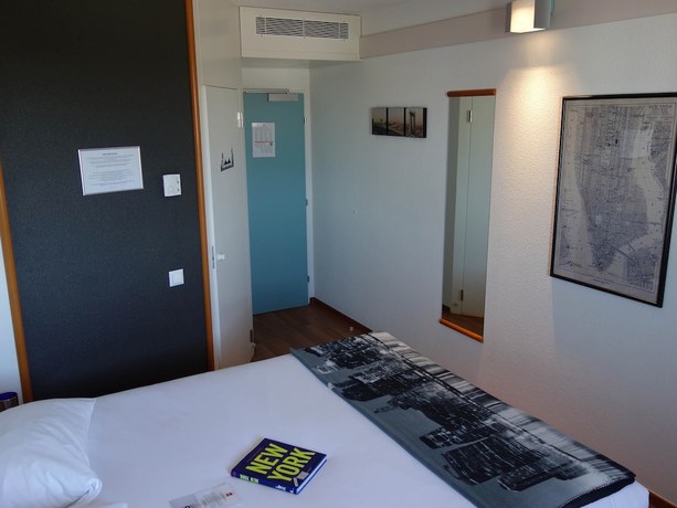 Imagen de la habitación del Hotel Ibis Fribourg. Foto 9
