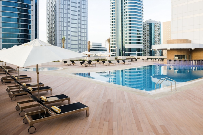 Imagen de la piscina del Hotel Ibis Fujairah. Foto 14