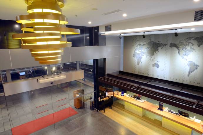 Imagen del bar/restaurante del Hotel Ibis Gading Serpong. Foto 5
