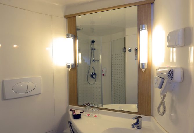 Imagen de la habitación del Hotel Ibis Gading Serpong. Foto 14