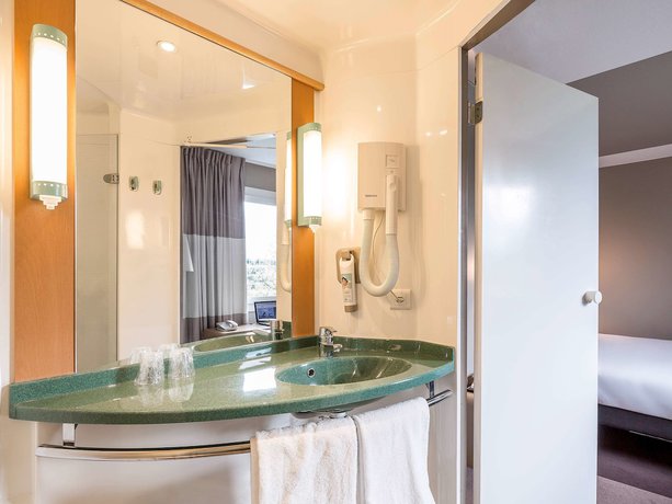 Imagen de la habitación del Hotel Ibis Geneve Aeroport. Foto 9