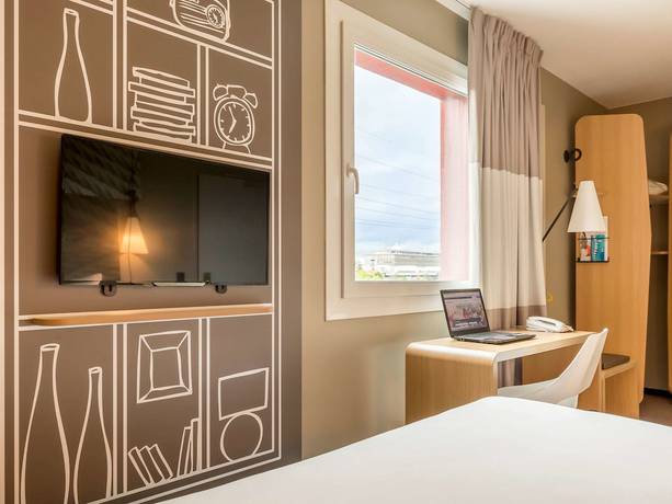 Imagen de la habitación del Hotel Ibis Geneve Aeroport. Foto 11
