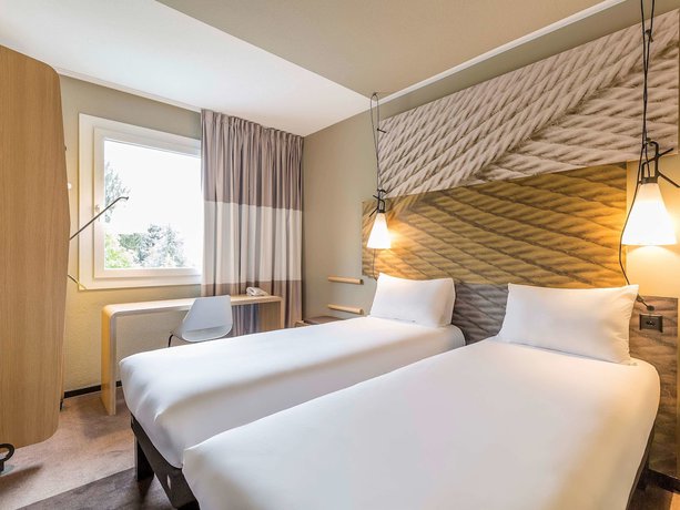 Imagen de la habitación del Hotel Ibis Geneve Aeroport. Foto 12