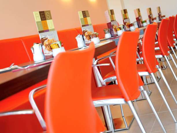 Imagen del bar/restaurante del Hotel Ibis Gloucester. Foto 7