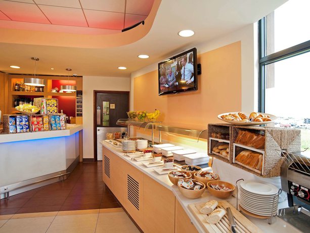 Imagen del bar/restaurante del Hotel Ibis Gloucester. Foto 8