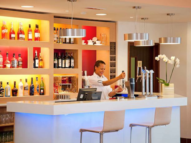 Imagen del bar/restaurante del Hotel Ibis Gloucester. Foto 10