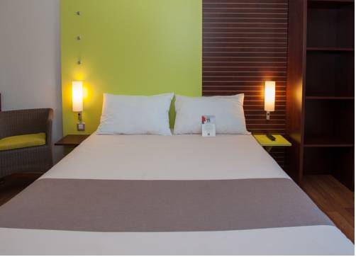 Imagen de la habitación del Hotel Ibis Golfe De Saint Tropez. Foto 4