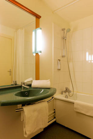 Imagen de la habitación del Hotel Ibis Grenoble Centre Bastille. Foto 5
