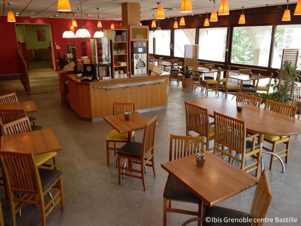 Imagen del bar/restaurante del Hotel Ibis Grenoble Centre Bastille. Foto 2