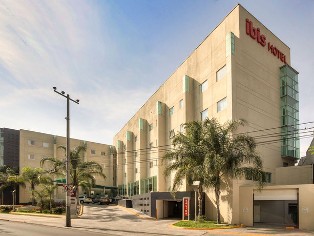 Imagen de los exteriores del Hotel Ibis Guadalajara Expo. Foto 11
