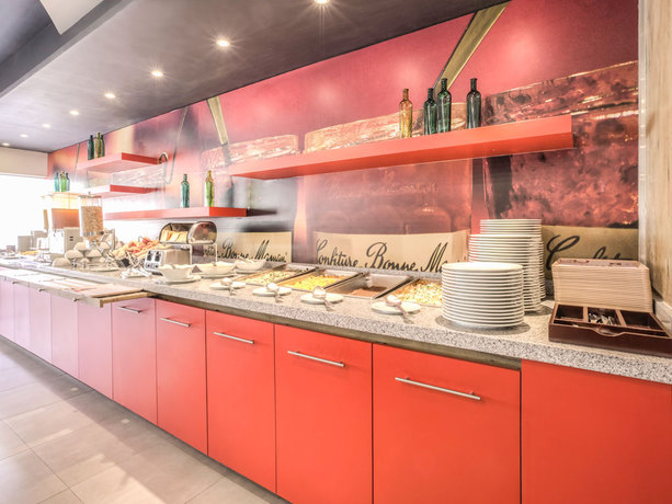 Imagen del bar/restaurante del Hotel Ibis Guadalajara Expo. Foto 2