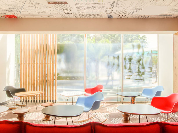 Imagen del bar/restaurante del Hotel Ibis Guadalajara Expo. Foto 3