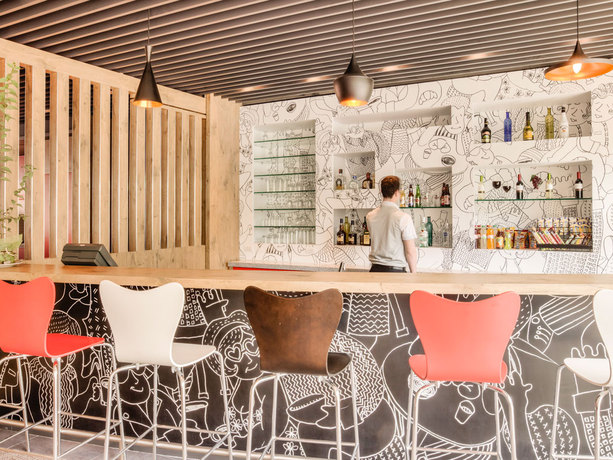 Imagen del bar/restaurante del Hotel Ibis Guadalajara Expo. Foto 4