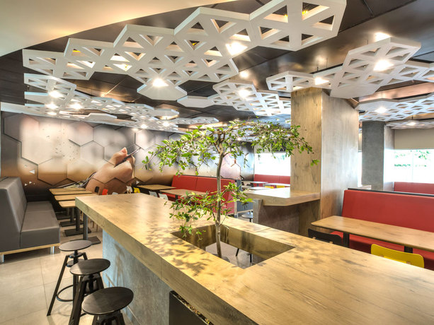 Imagen del bar/restaurante del Hotel Ibis Guadalajara Expo. Foto 5