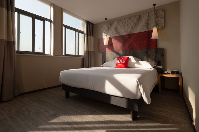 Imagen de la habitación del Hotel Ibis Guanyun Kowloon Port Water Street. Foto 7