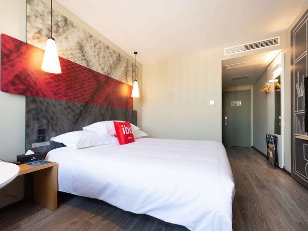 Imagen de la habitación del Hotel Ibis Guanyun Kowloon Port Water Street. Foto 8