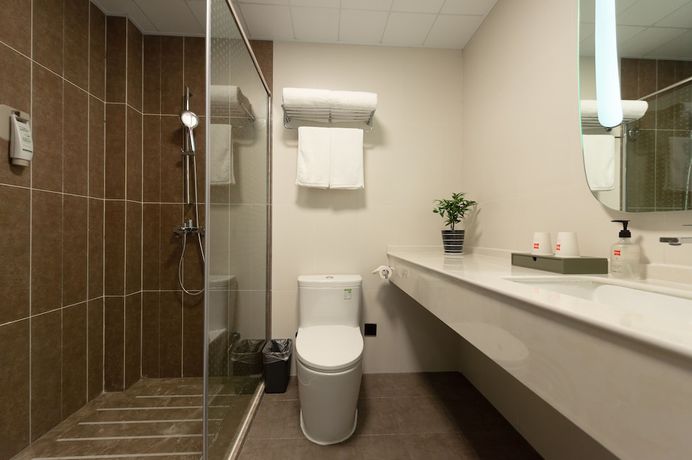 Imagen de la habitación del Hotel Ibis Guanyun Kowloon Port Water Street. Foto 10
