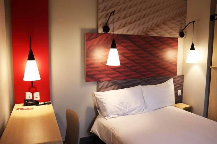 Imagen de la habitación del Hotel Ibis Guaxupe. Foto 8