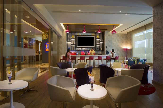 Imagen del bar/restaurante del Hotel Ibis Gurgaon Golf Course Road. Foto 6
