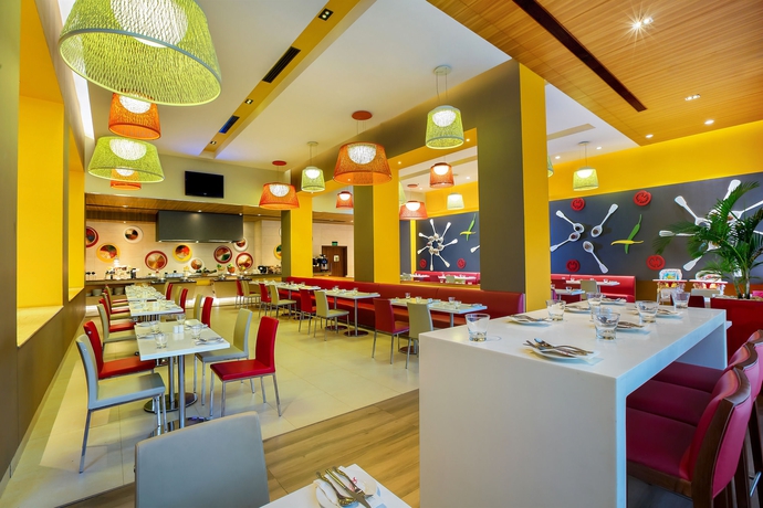 Imagen del bar/restaurante del Hotel Ibis Gurgaon Golf Course Road. Foto 7