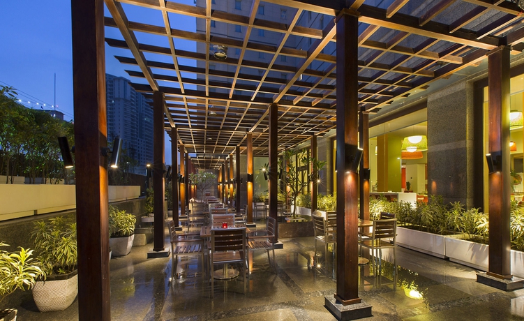 Imagen del bar/restaurante del Hotel Ibis Gurgaon Golf Course Road. Foto 9