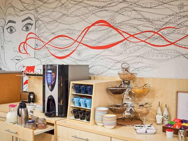 Imagen del bar/restaurante del Hotel Ibis Gyor. Foto 3