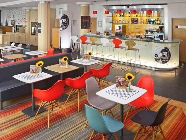 Imagen del bar/restaurante del Hotel Ibis Gyor. Foto 9