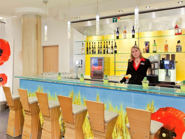 Imagen del bar/restaurante del Hotel Ibis Gyor. Foto 11