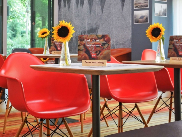 Imagen del bar/restaurante del Hotel Ibis Gyor. Foto 12