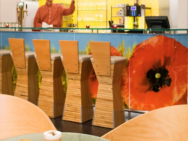 Imagen del bar/restaurante del Hotel Ibis Gyor. Foto 13