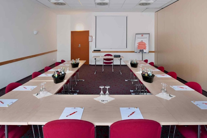 Imagen de los interiores del Hotel Ibis Hamburg Alster Centrum. Foto 15