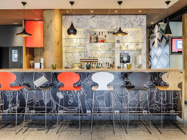 Imagen del bar/restaurante del Hotel Ibis Hannover City. Foto 12